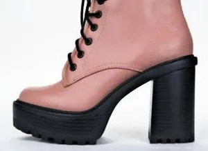 Bamboo Chunky Heel Boot In Mauve