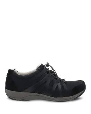 Henriette In Black