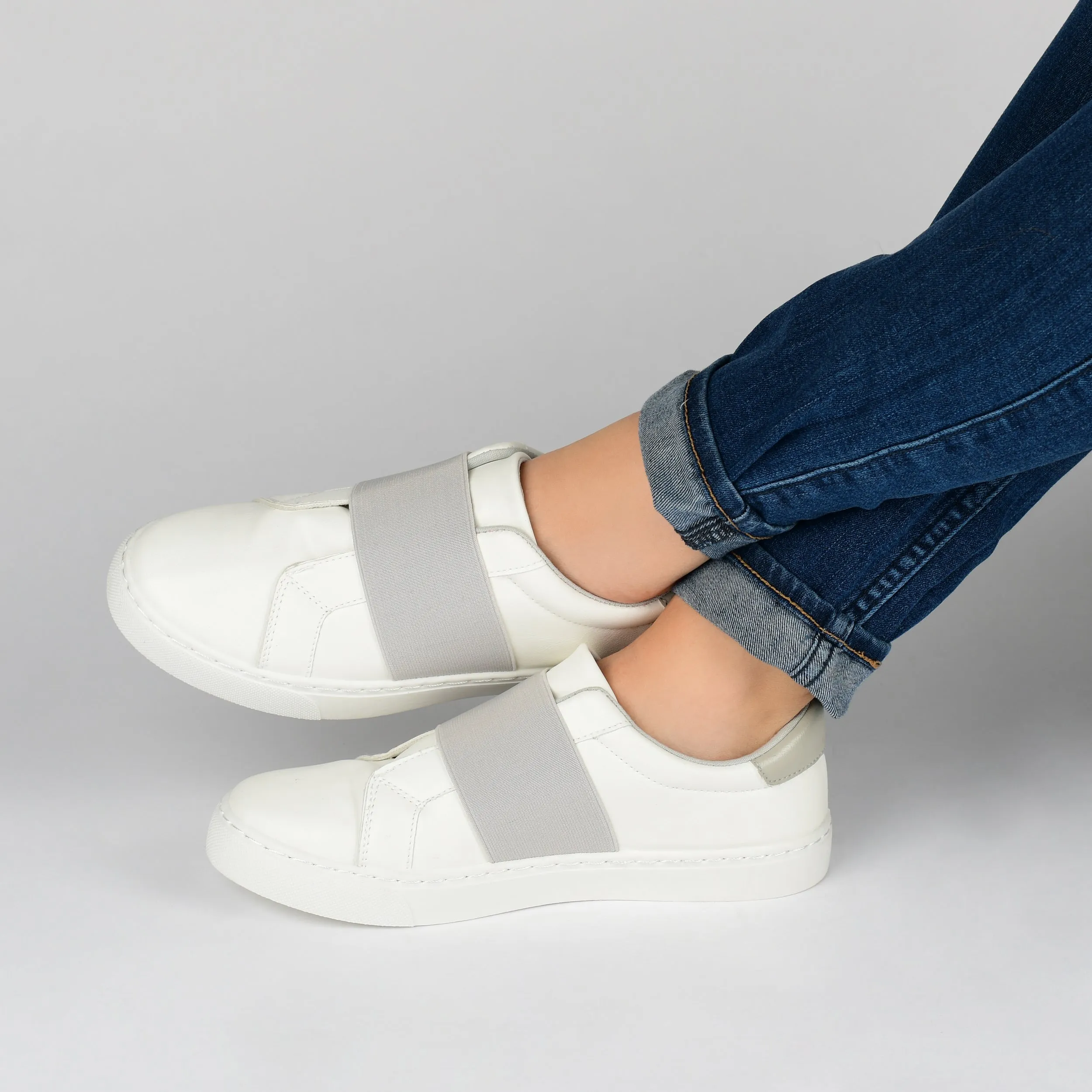 Journee Collection Women's Tru Comfort Foam Billie Sneaker