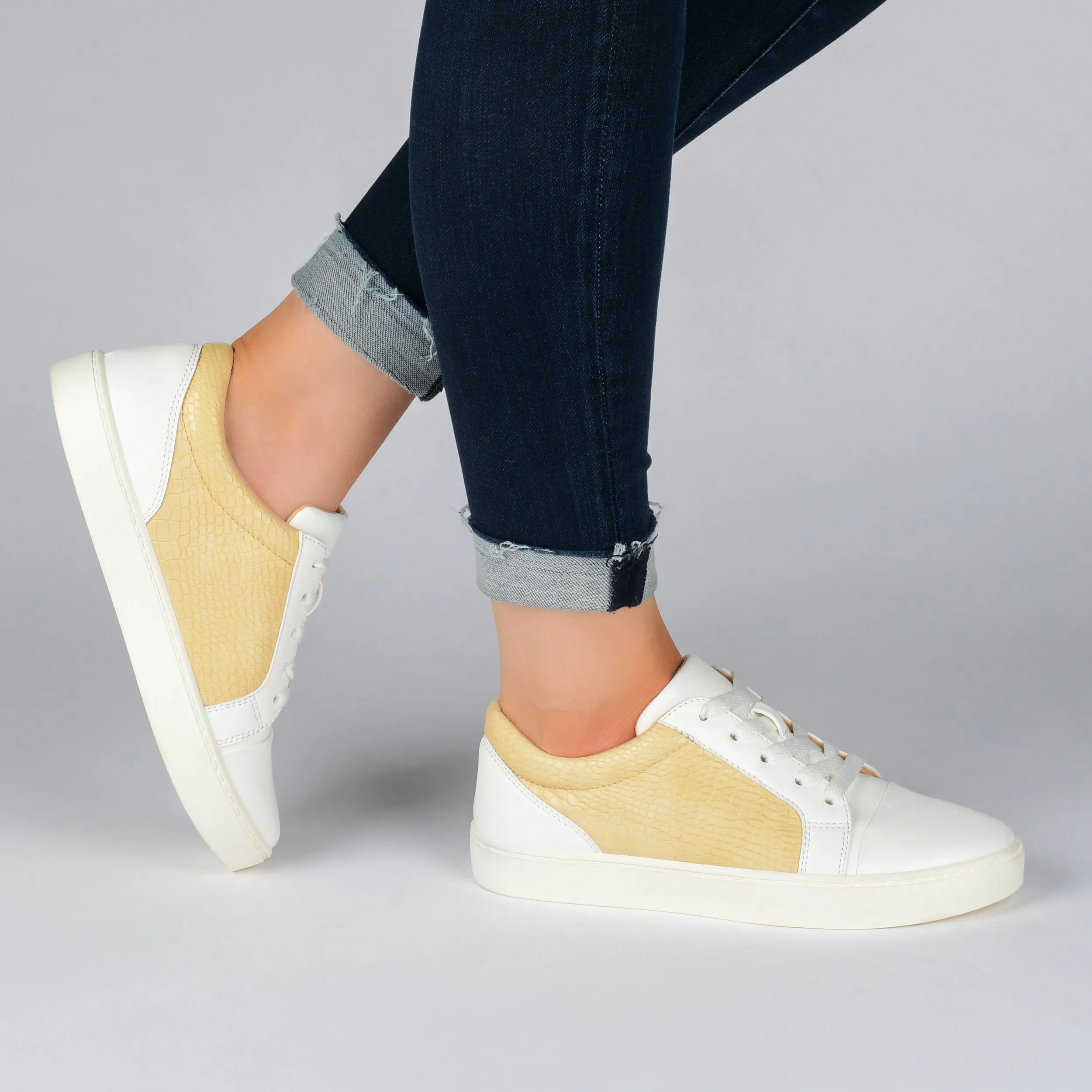 Journee Collection Women's Tru Comfort Foam Lynz Sneakers