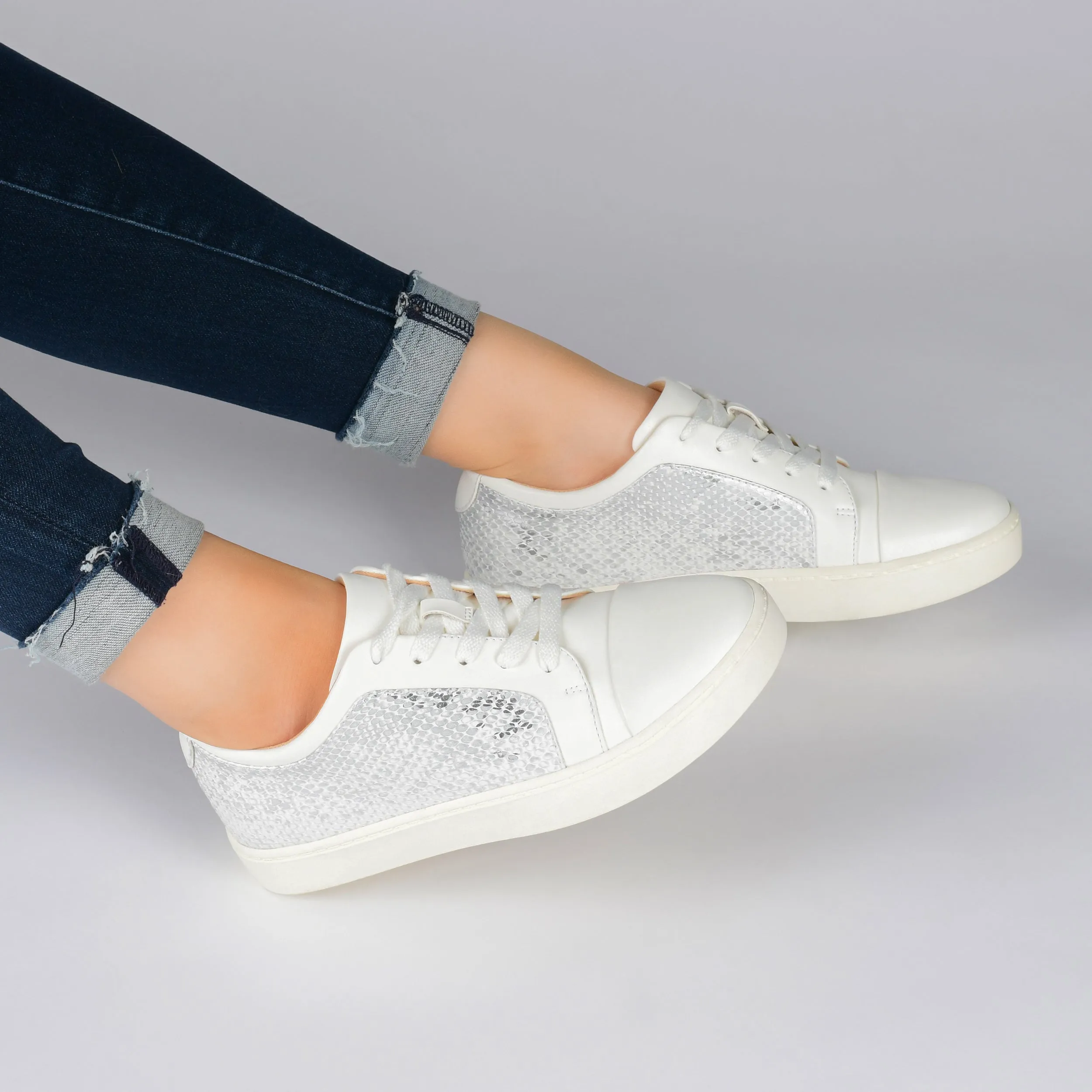 Journee Collection Women's Tru Comfort Foam Taschi Sneakers