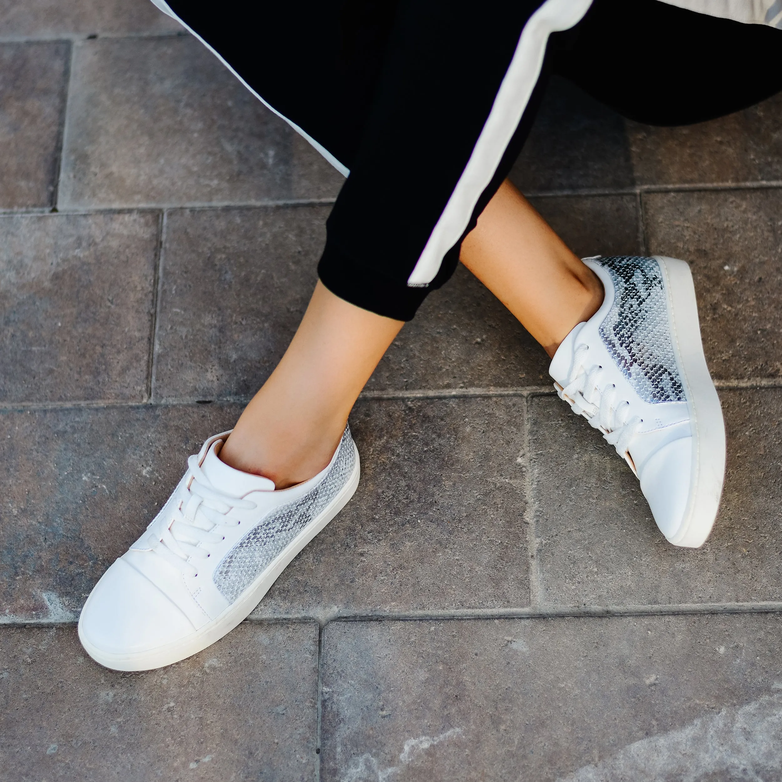 Journee Collection Women's Tru Comfort Foam Taschi Sneakers