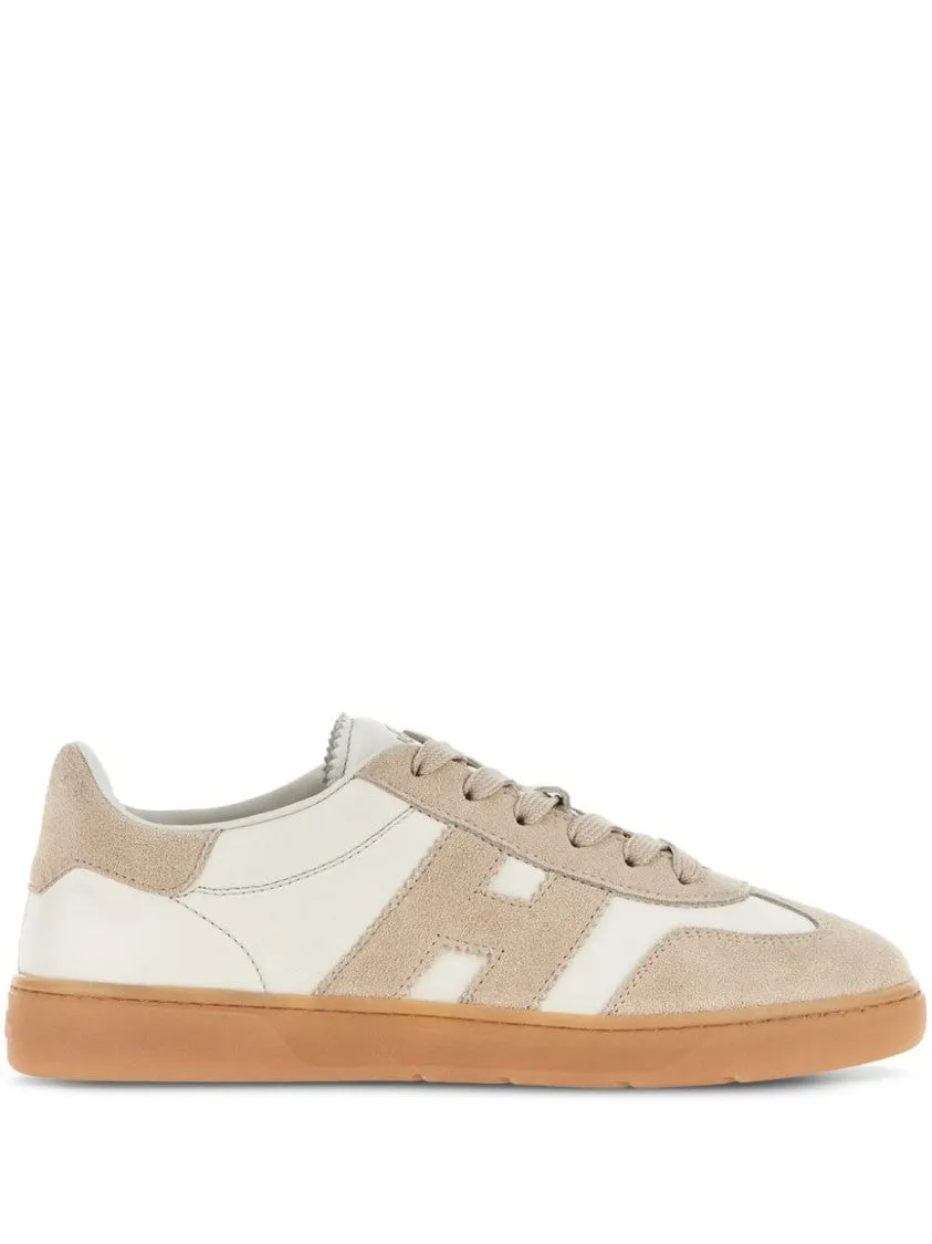 Light White Sneakers With Smooth And Suede Textures