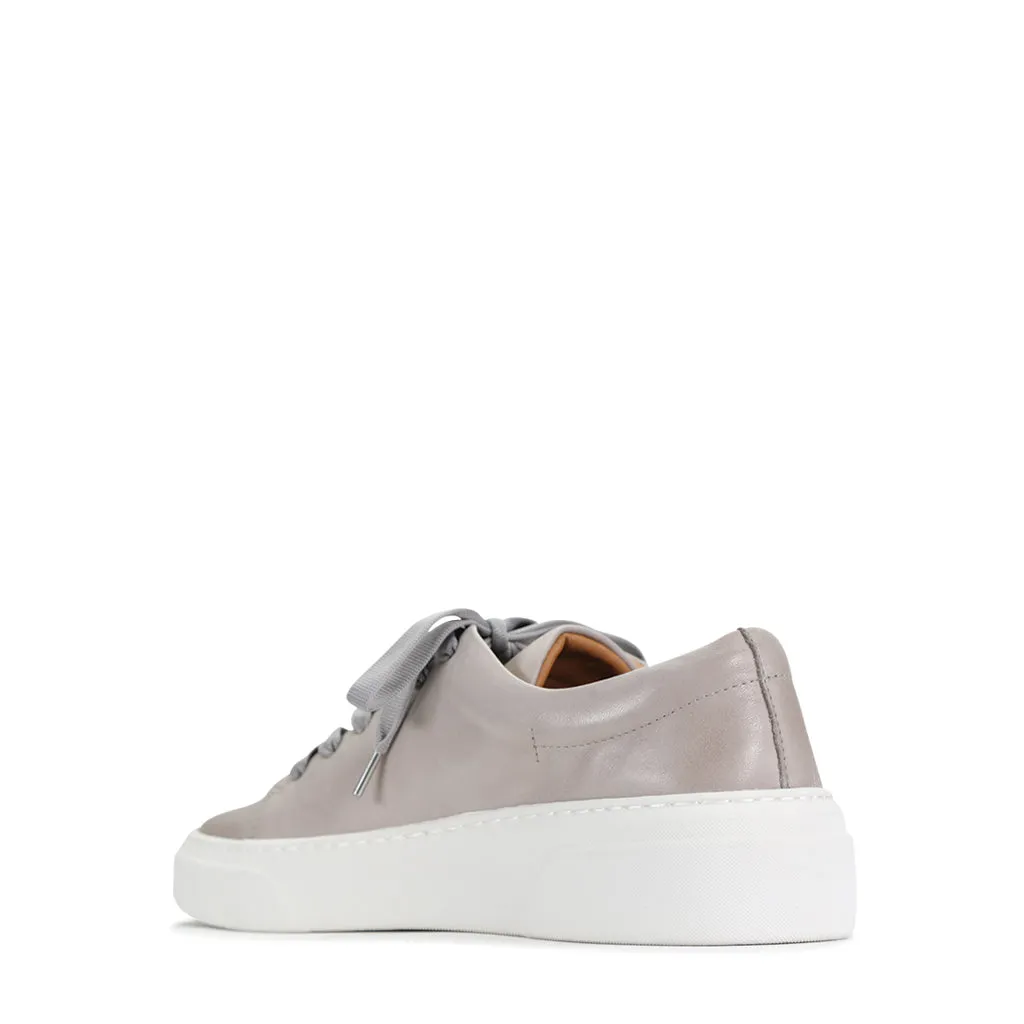MINIMAL LEATHER ZIPPER SNEAKER