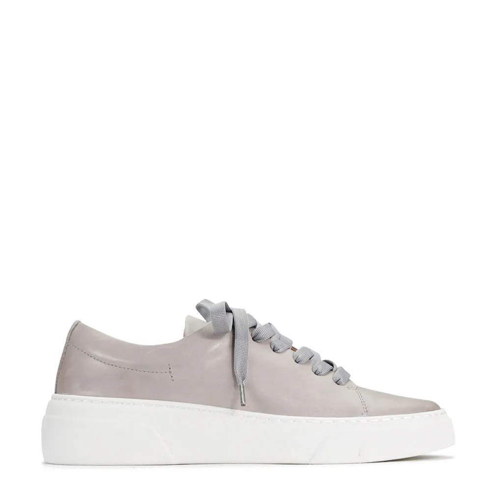 MINIMAL LEATHER ZIPPER SNEAKER