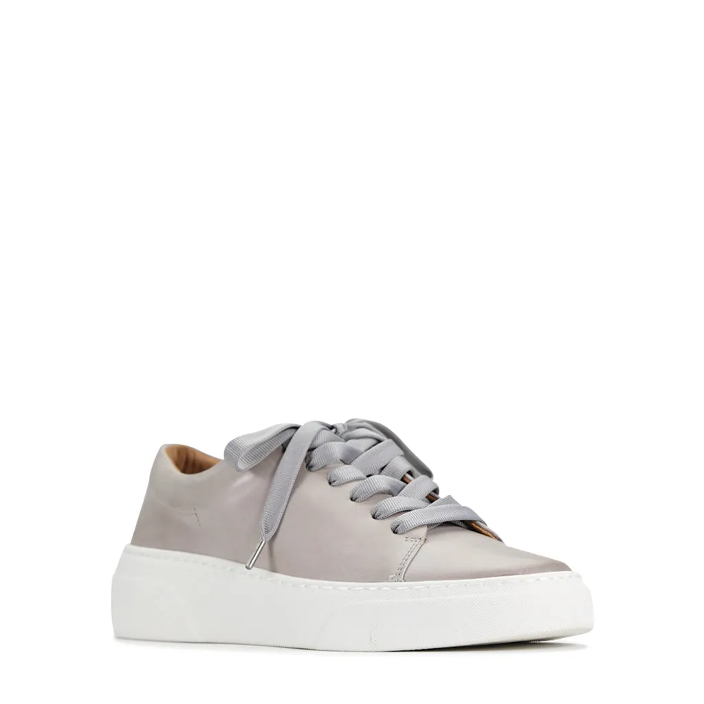 MINIMAL LEATHER ZIPPER SNEAKER