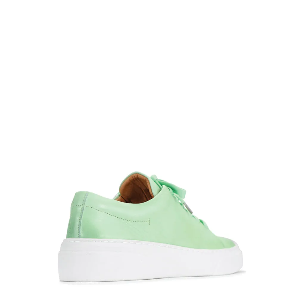 MINIMAL LEATHER ZIPPER SNEAKER