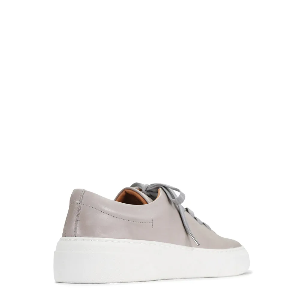 MINIMAL LEATHER ZIPPER SNEAKER