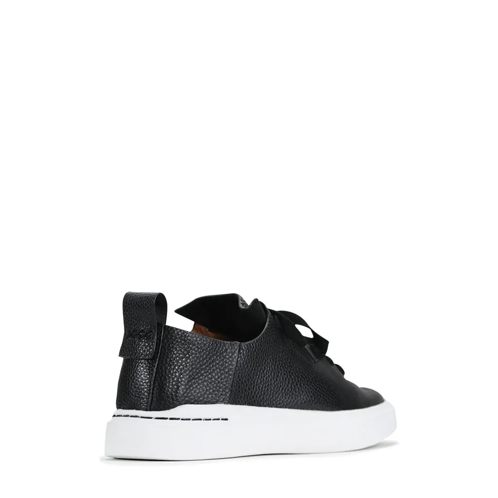SOCKETTE LEATHER SNEAKER