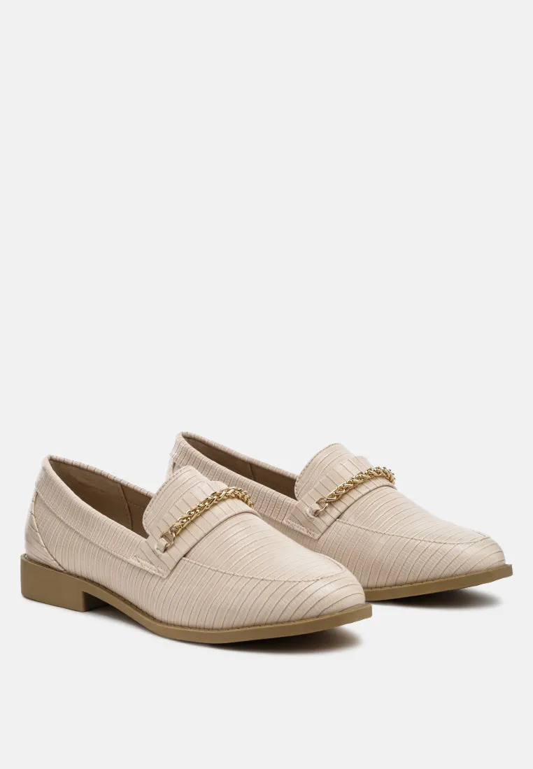 vouse low block loafers adorned with golden chain