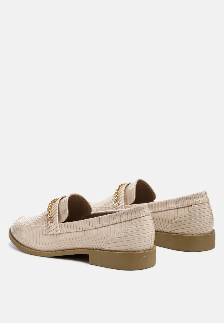 vouse low block loafers adorned with golden chain