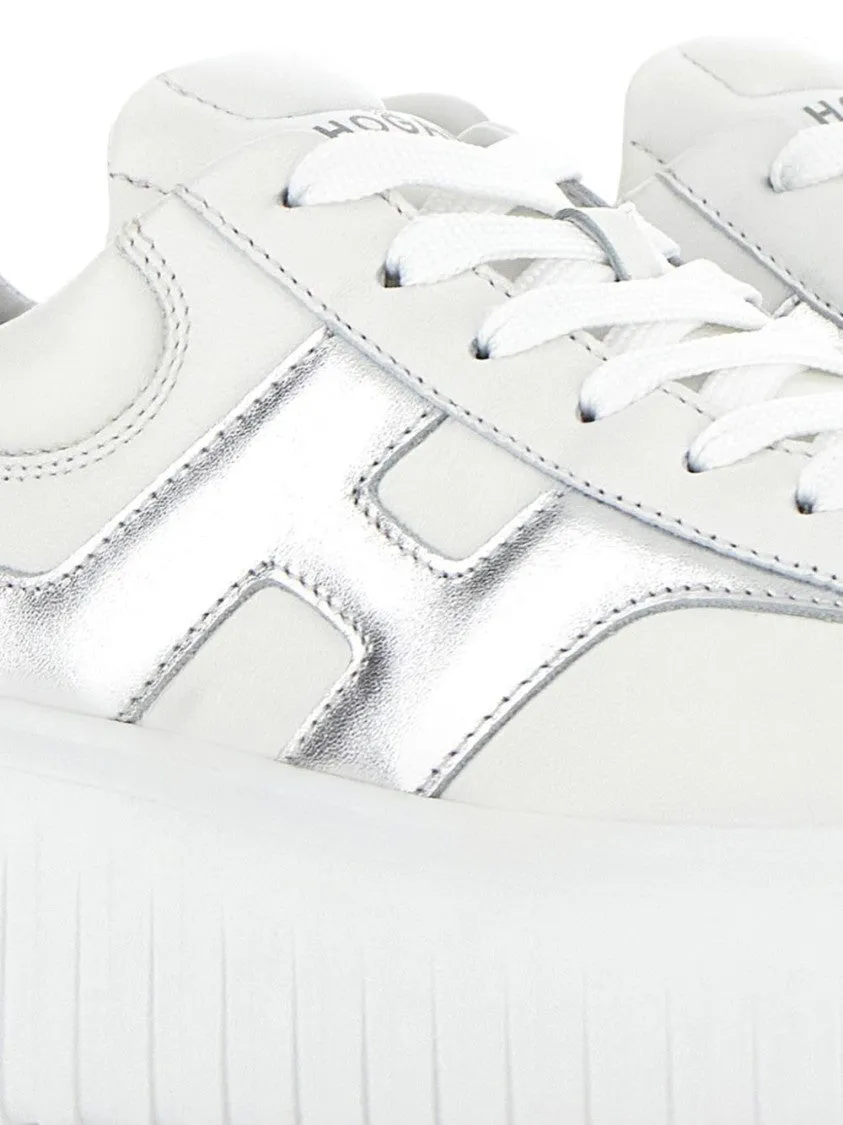 White Sneakers With Smooth Upper And Metallic Accent