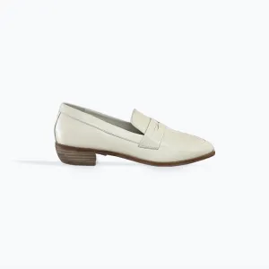 Yasmeen Croc Embossed Loafer In Bone